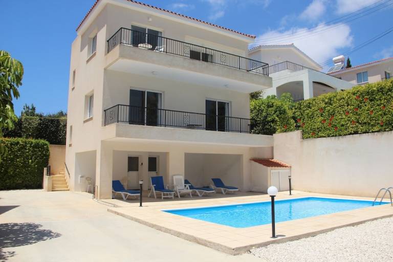 Villa  Peyia