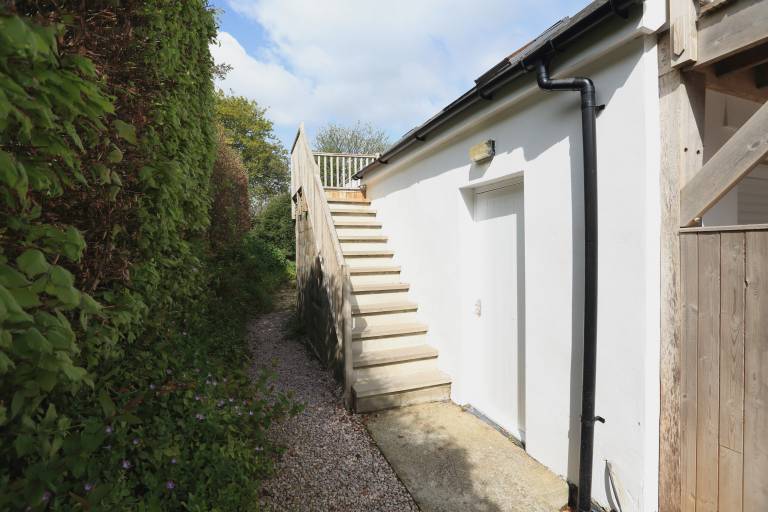 Family-oriented cottage with yard & jacuzzi | Pet-friendly — photo 3