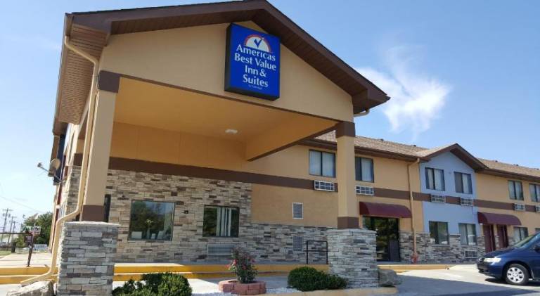 Americas Best Value Inn & Suites Harrisonville — photo 3