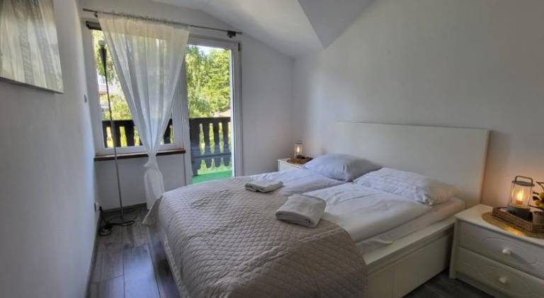 Serviced apartment with garden, patio & pool — photo 2