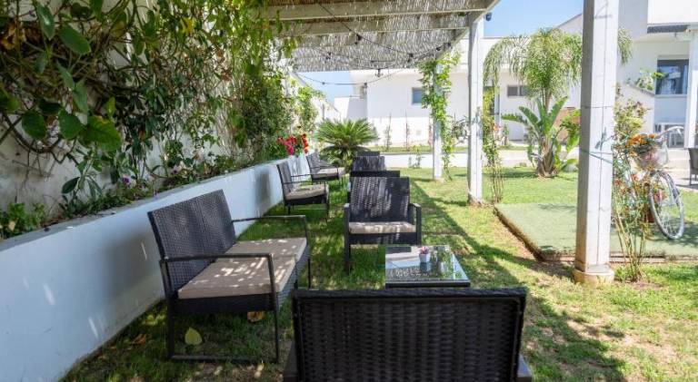 VILLA LEONARDO SAN FOCA - Room, Pool & Restaurant — photo 5