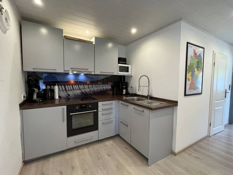 Vacation home with yard, patio & barbecue — photo 4