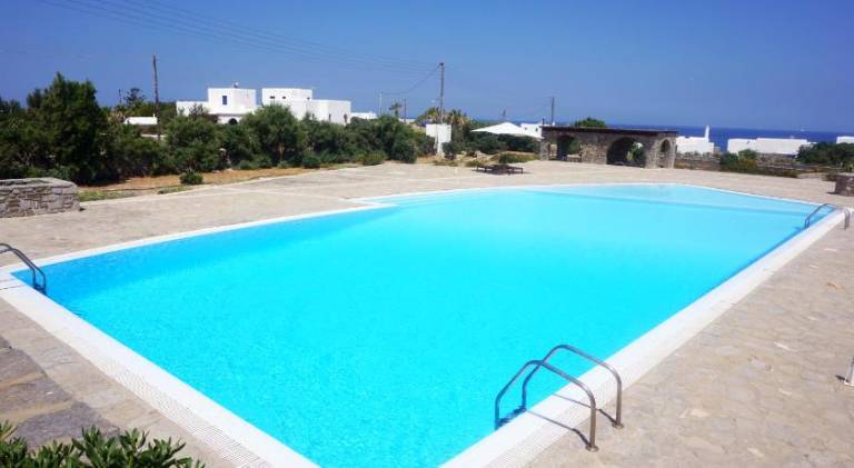 Charming villa with patio, garden & pool | Perfect for remote work | Pets allowed — photo 4