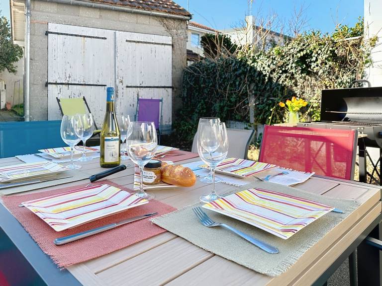 Fully equipped pleasant vacation home with barbecue, terrace & yard | Beach nearby | Pets allowed — photo 4