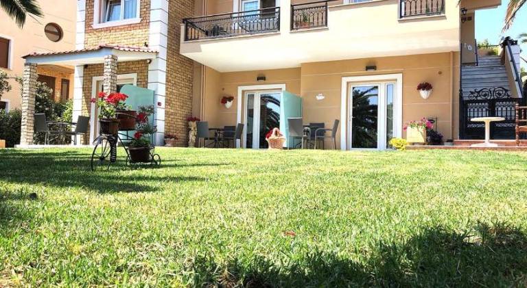 Apartment with terrace, barbeque & yard in Thasos