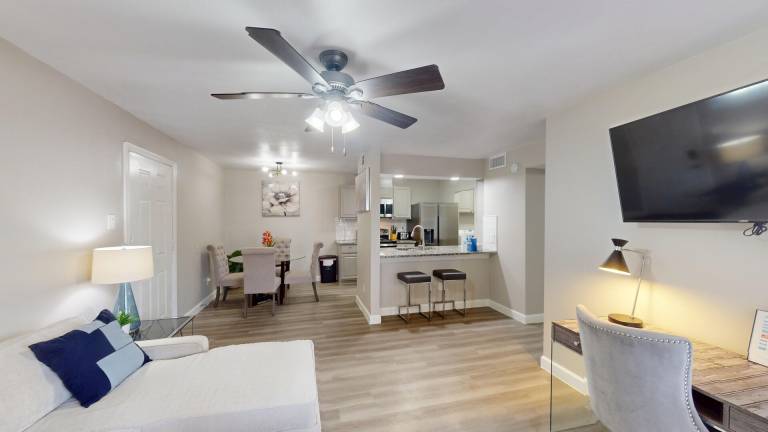 I040 – World Cup Stay - 18 min to AT&T - Sleeps 4 - Public Transit in Irving, TX