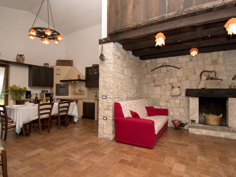 Family-oriented lovely house with garden, grill & patio | Mountain view | Pets allowed — photo 3