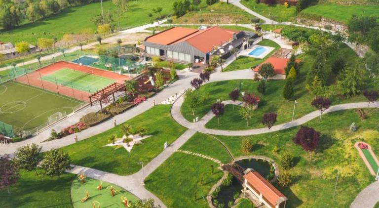 Vacation home with grill, pool & patio | Dogs allowed in Braga