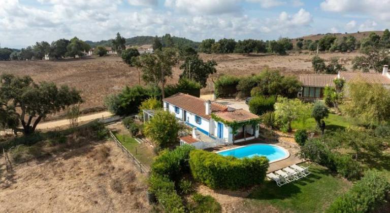 Charming villa with BBQ & private pool | Pets allowed — photo 3