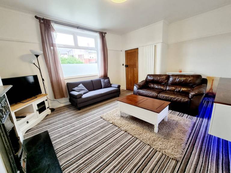 Free Parking House in Middleton by City SuperHost