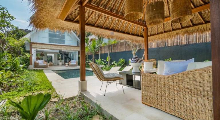 Villa with pool — photo 3