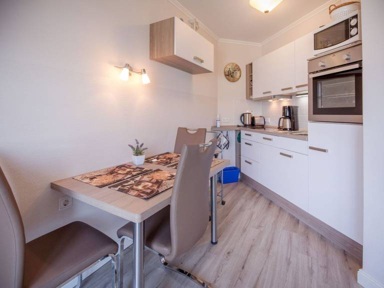 Komfortplus Ferienwohnung mit 1 Schlafzimmer und Balkon im Dachgeschoss — photo 2