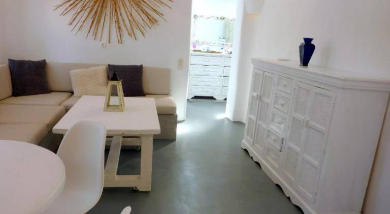 Apartment with yard, pool & patio — photo 3