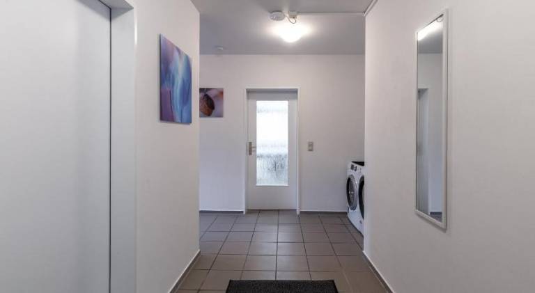 Apartment with yard — photo 4