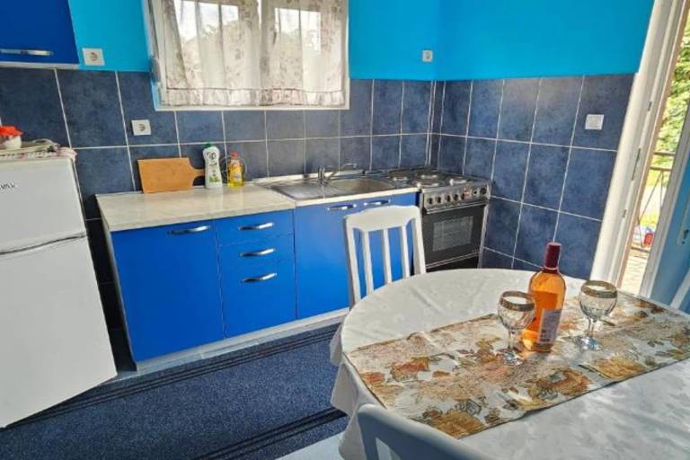 Pleasant rental apartment with grill & garden | Close to the beach | Pets allowed in Tivat