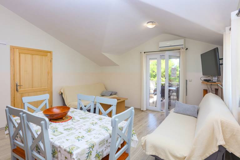 Two bedroom apartment with balcony Srima - Vodice, Vodice (A-23593-f) — photo 4