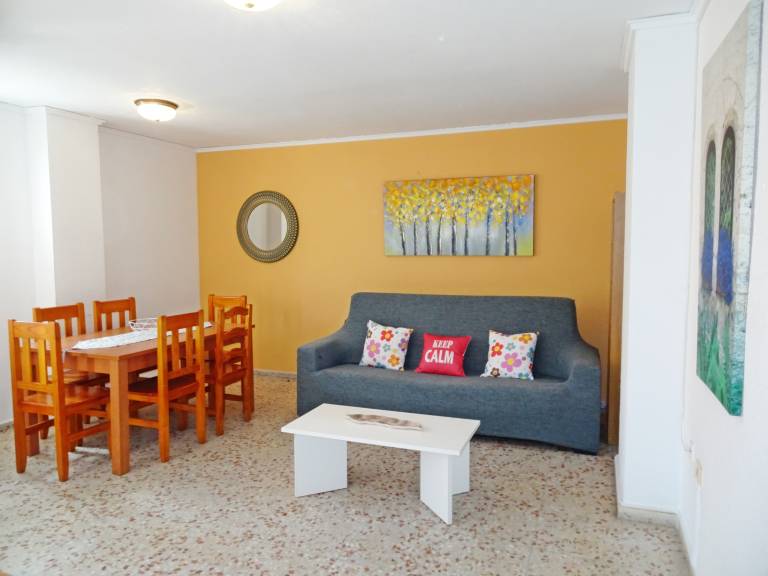 Holiday apartment with pool, garden & patio — photo 4