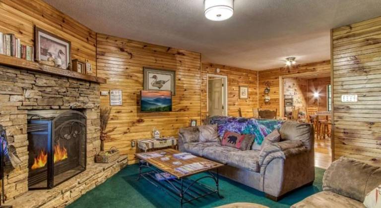 Beautiful vacation home with hot tub | Pet-friendly in Sevierville, TN