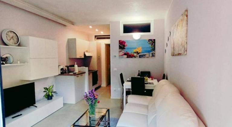 Holiday apartment with pool — photo 2