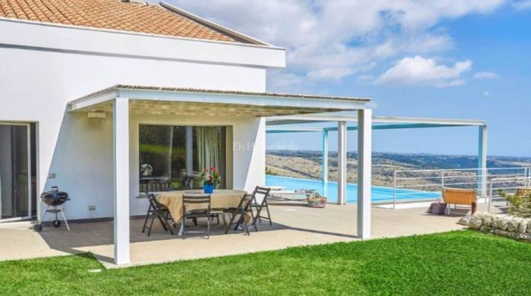 Villa with hot tub, grill & patio | Pool view — photo 3