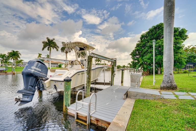 Dock & Fire Pit! Breezy Cape Coral Getaway — photo 2