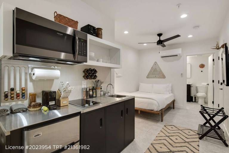 Cuddy s sweet suite W Heated Pool GYM & Hot Tub