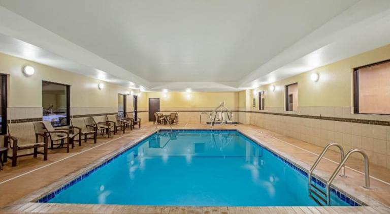 La Quinta Inn & Suites by Wyndham Gillette — photo 3