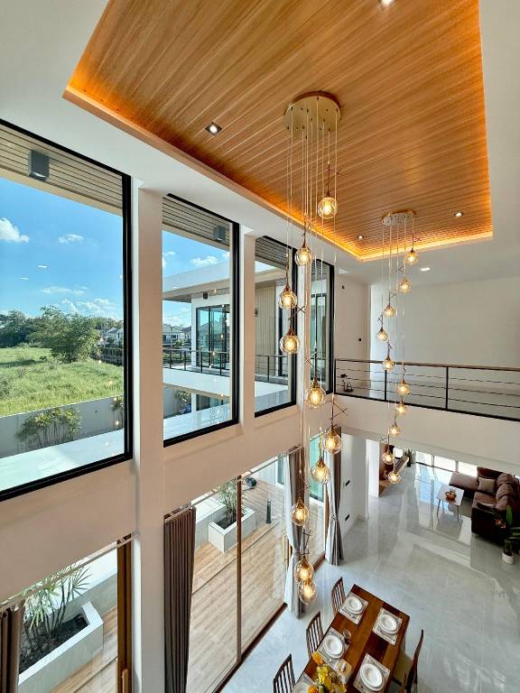Villa with yard, jacuzzi & pool | Good for workation — photo 3