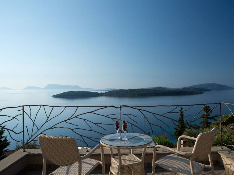 F&uuml;r 6 Personen und 1 Kind in Perigiali