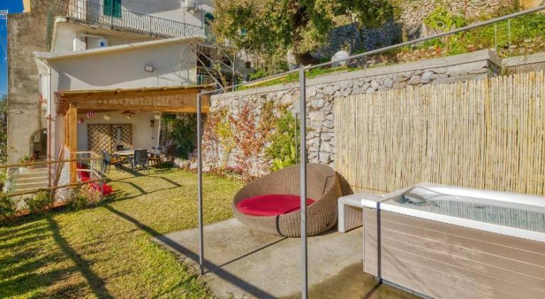 Serviced apartment with garden — photo 3