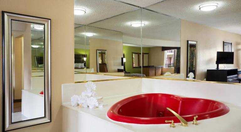 Days Inn by Wyndham Dallas Irving Market Center — photo 3