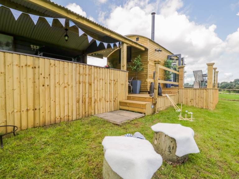 Cottage with garden & jacuzzi | Pets allowed — photo 4