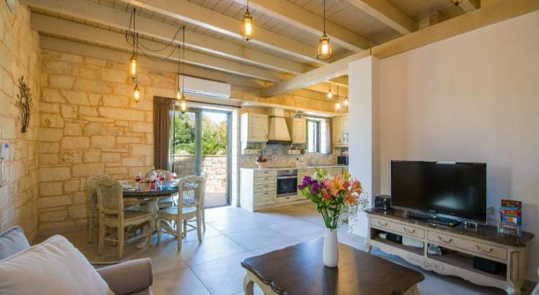 Fully equipped charming villa with patio, barbeque & private pool | Beach nearby | Dogs allowed in Chania