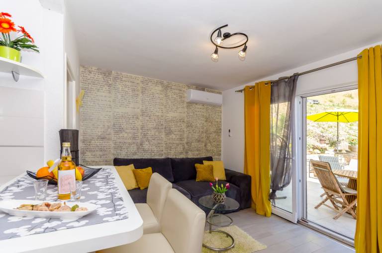 Apartment with terrace & yard | Sea view | Pets are welcome — photo 5