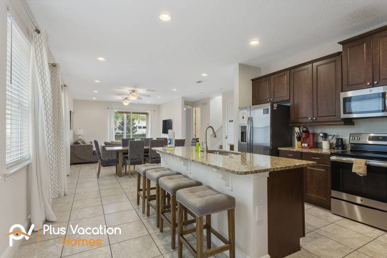 Vacation home with jacuzzi, BBQ & private pool — photo 4
