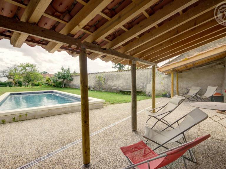 Charming cottage with pool, Wi-Fi and pets allowed — photo 4