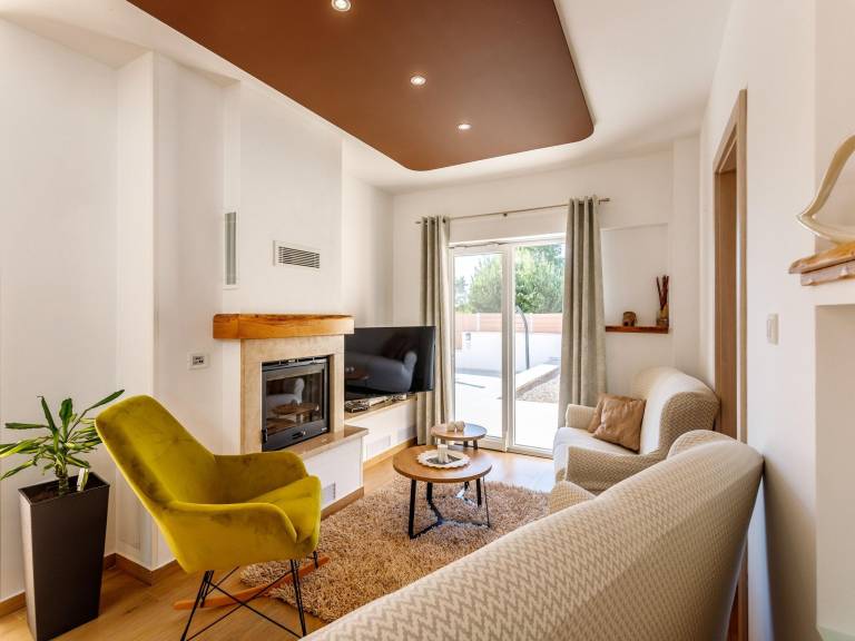 Villa with pool, jacuzzi & patio | Perfect for remote work — photo 2