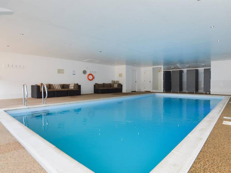 Cottage with jacuzzi, pool & garden — photo 4