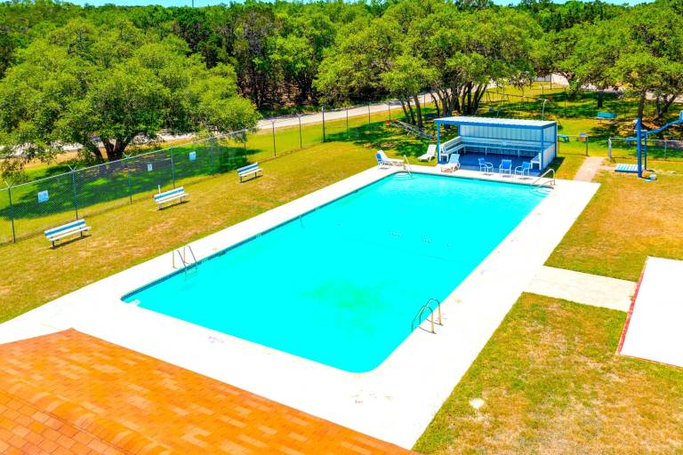 Vacation home with pool, fast internet & BBQ | Lake view — photo 4