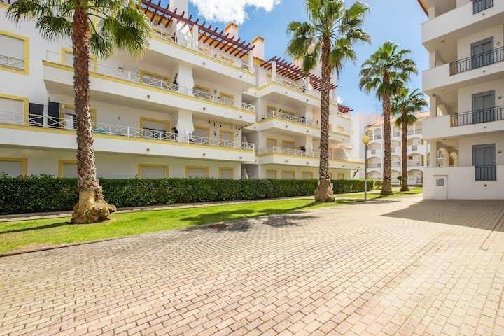 Fully equipped wonderful rental apartment with yard, barbeque & pool | Pets allowed — photo 4