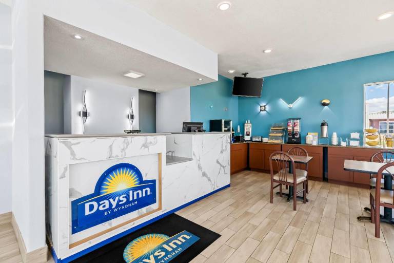 Days Inn by Wyndham Salina South — photo 3