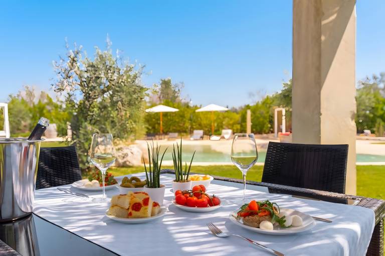 Villa 'Tenuta degli Ulivi Luxury Relax' with Private Pool, Wi-Fi, and Air Conditioning — photo 3