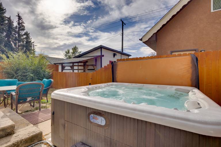 2 Mi to Dtwn: Colorado Springs Gem w/ Hot Tub! — photo 4