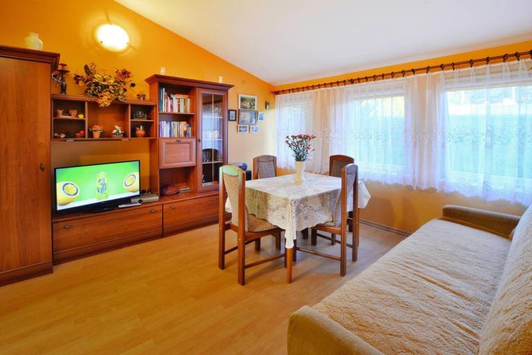 Family-friendly pleasant vacation home with barbecue, patio & garden | Pet-friendly — photo 3