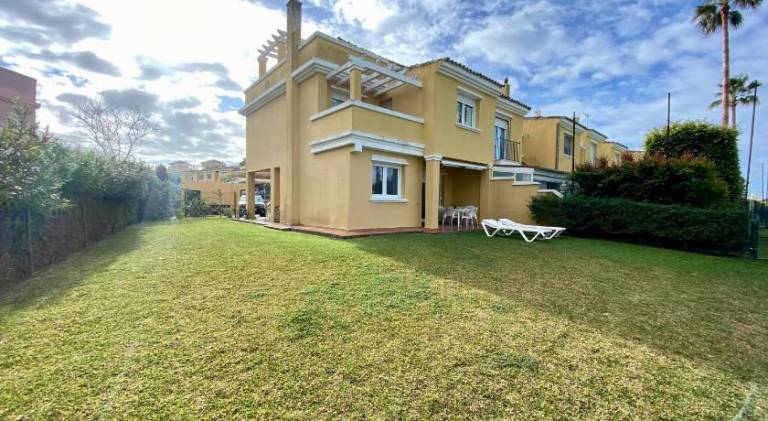 Villa with grill, pool & garden in Chiclana de la Frontera