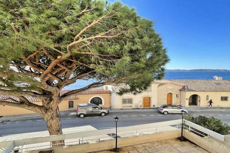 Apartment with terrace in Sainte-Maxime