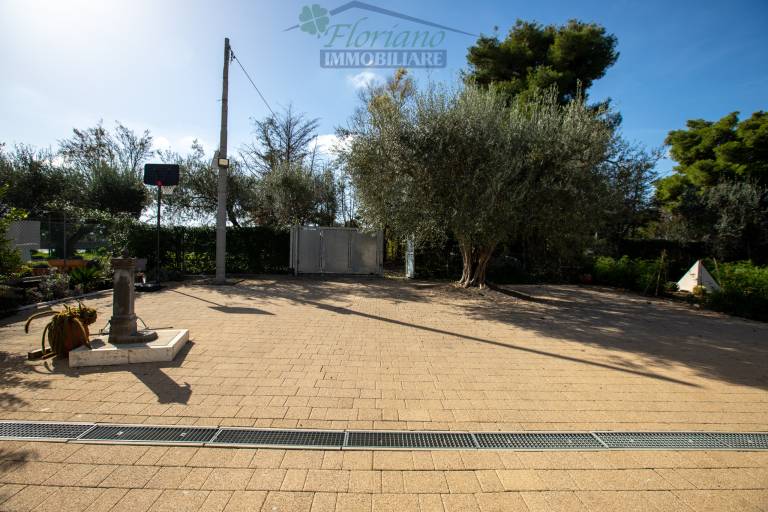 Rental apartment with BBQ, garden & pool — photo 3