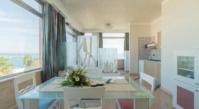 Serviced apartment with yard — photo 3