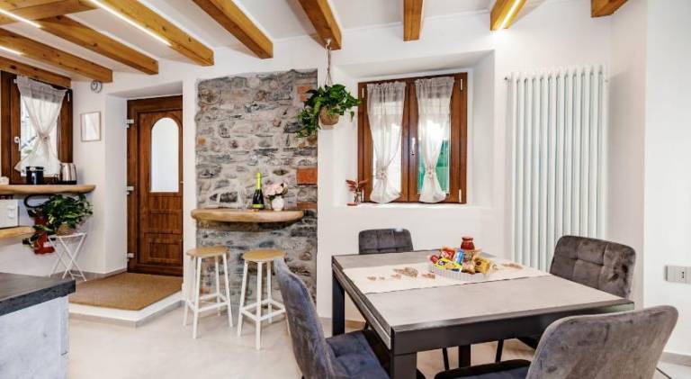 Rental apartment with pool & jacuzzi in Bellagio