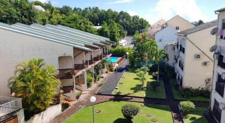 Pleasant apartment with terrace, private pool & yard | Beach nearby | Pet-friendly — photo 3